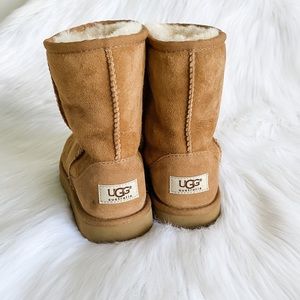 UGG Australia Short Chestnut Boots Girls